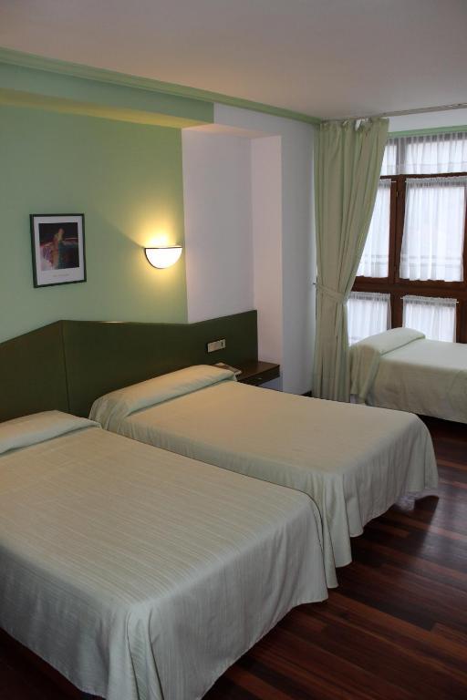 Hotel Sindika Onate Phòng bức ảnh